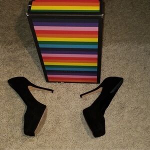 GUCCI SUEDE PUMPS EXCLUSIVE FOR SAKS ONLY